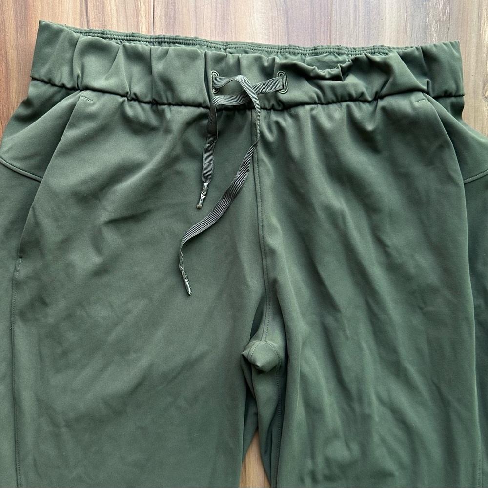 Lululemon Stretch High-Rise Pant 7/8 Length in Army Green